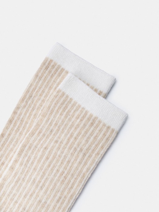 высокие меланжевые носки с контрастным рибом от бренда sela вид слева