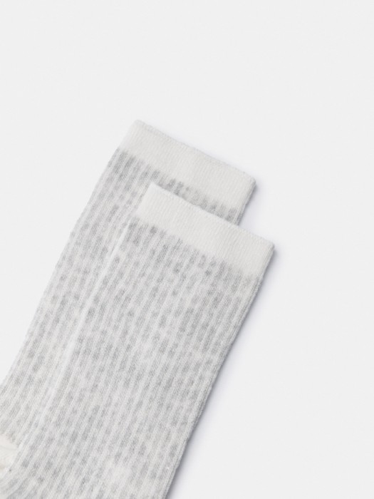 высокие меланжевые носки с контрастным рибом от бренда sela вид слева