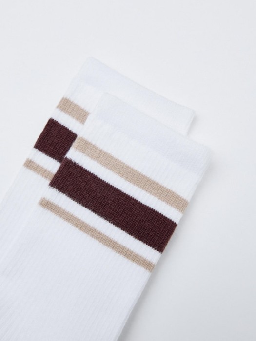 высокие носки в рубчик от бренда sela вид слева