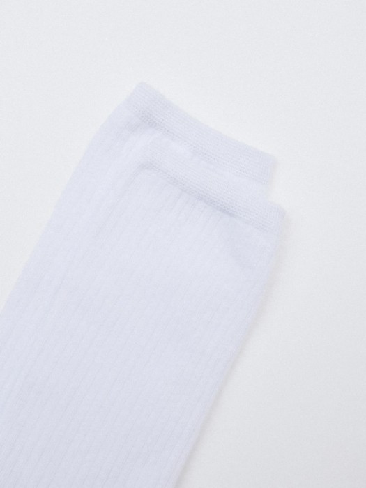 высокие носки в рубчик от бренда sela вид слева