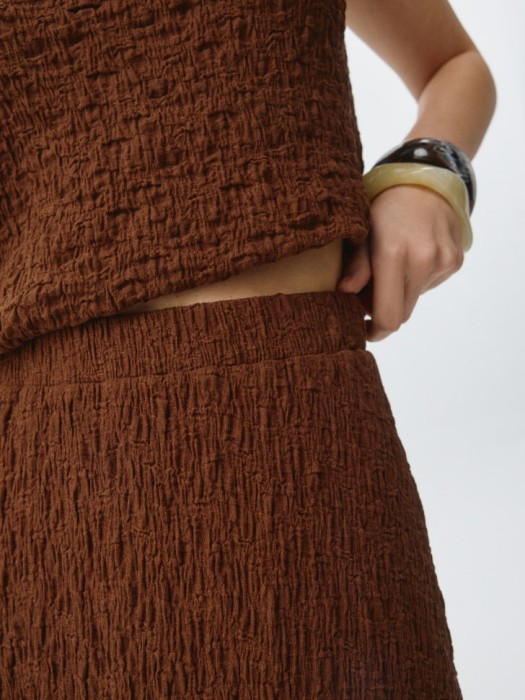 юбка макси из жатого трикотажа по цене 2499 руб вид справа