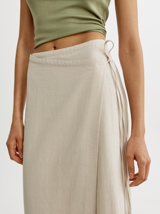 юбка миди из хлопка с запахом на завязке от бренда sela вид слева