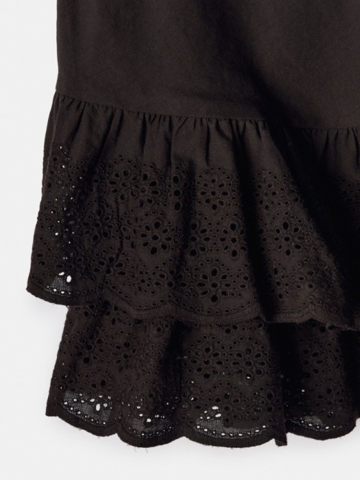 юбка-шорты с вышивкой и оборками из хлопка от бренда sela вид слева