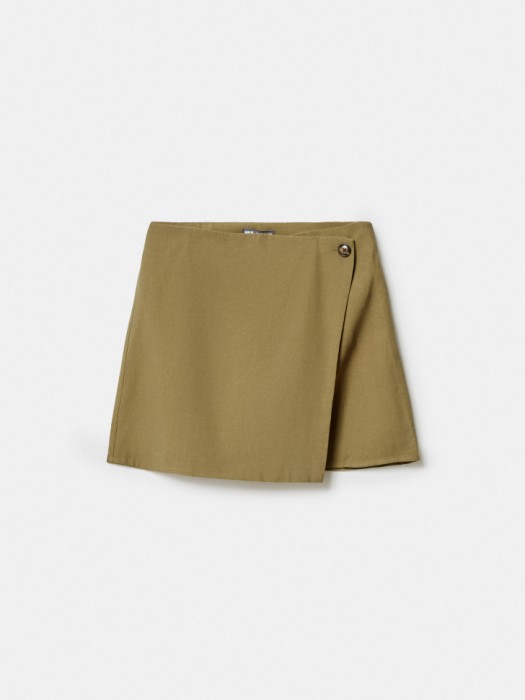 юбка-шорты с запахом с содержанием льна из вискозы спереди