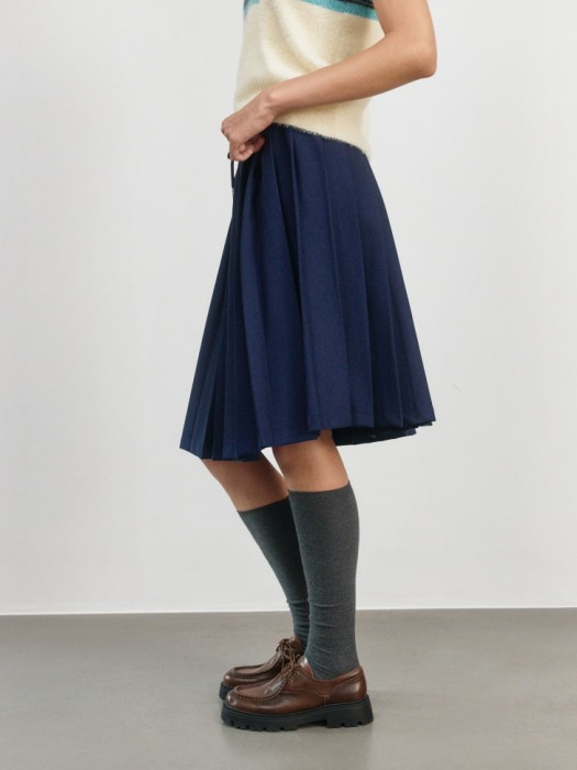 юбка в складку из линейки  young от бренда sela вид слева