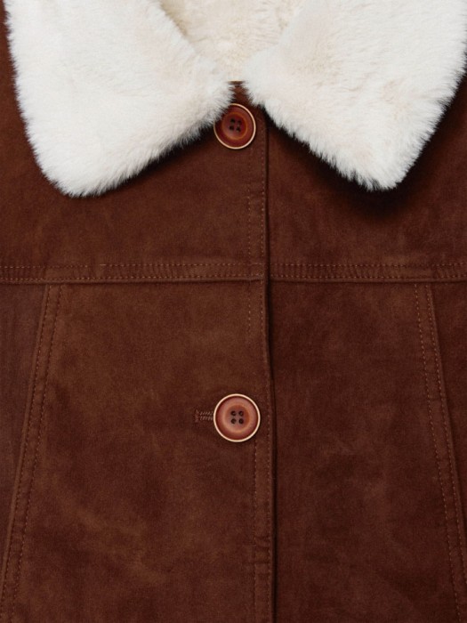 замшевая куртка с меховым воротником для девочек из коллекци  archive из россии вид сбоку