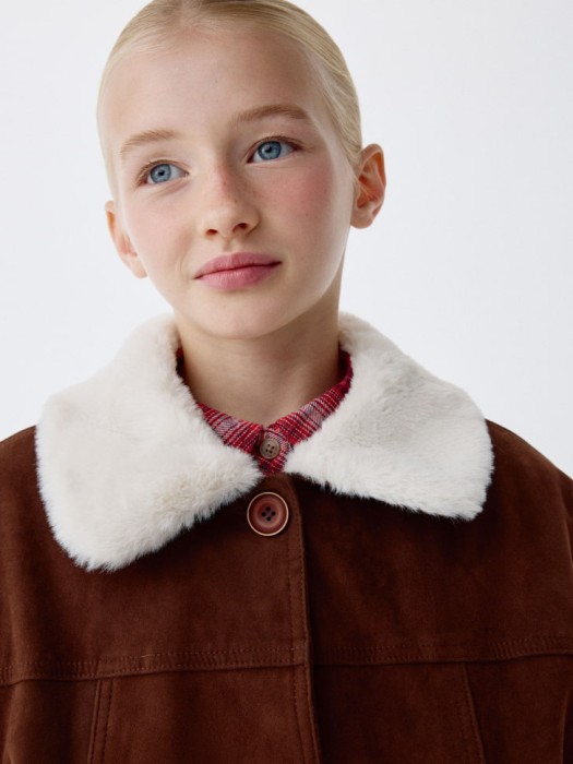 замшевая куртка с меховым воротником для девочек из коллекци  archive универсального стиля с лицевой стороны