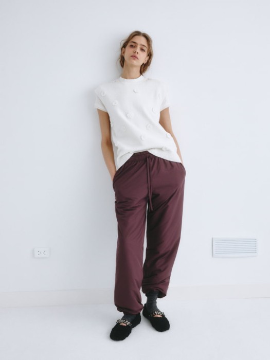 жилет с вязаными цветами из линейки  young от бренда sela вид слева