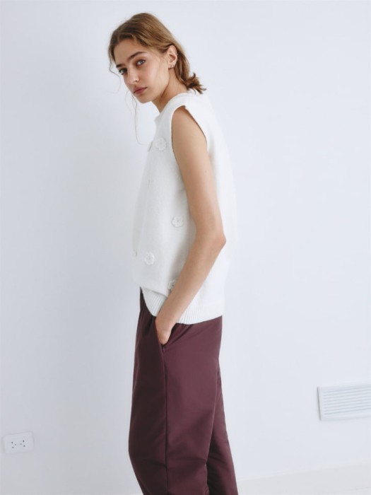 жилет с вязаными цветами из линейки  young по цене 1999 руб вид справа