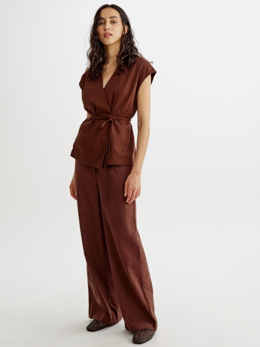 жилет с запахом из смесовой вискозы и льна из россии вид сбоку