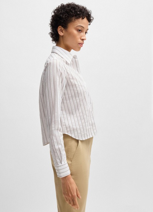 Товар белого цвета с внутренней стороны