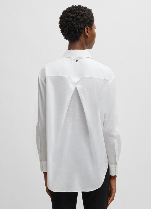 Товар белого цвета с внутренней стороны