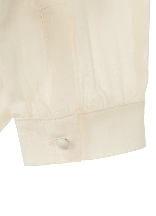 Товар бежевого цвета с внутренней стороны