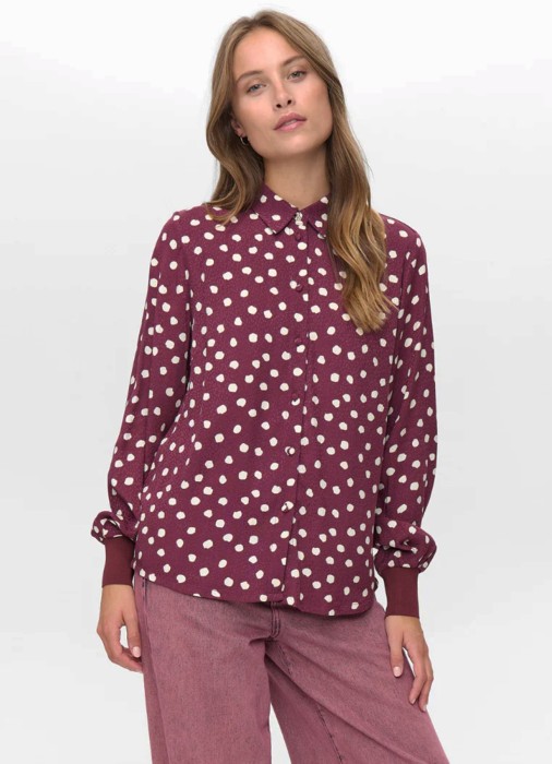 Товар бордового цвета с внутренней стороны