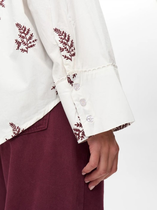 Товар белого цвета с внутренней стороны