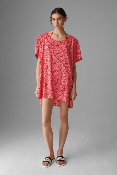 Товар красного цвета с внутренней стороны