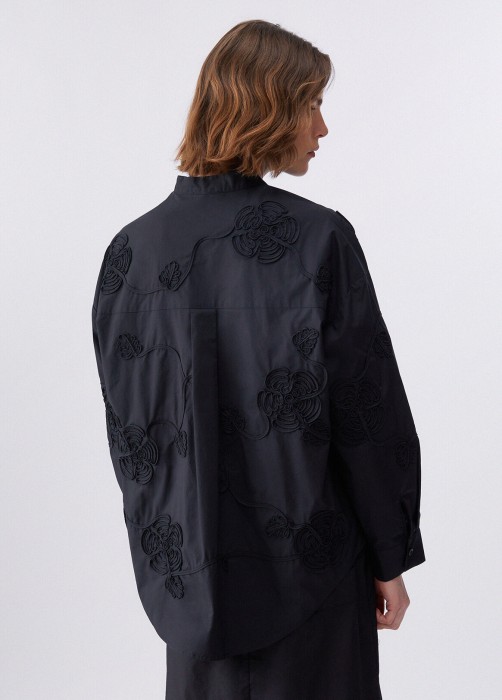 Товар черного цвета с внутренней стороны