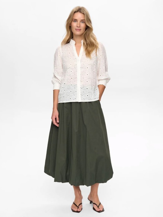 Товар белого цвета с внутренней стороны