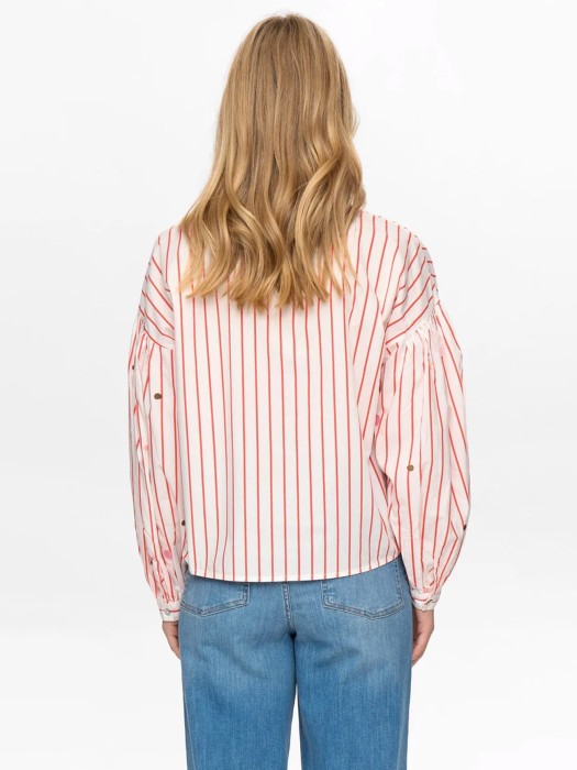 Товар разноцветного цвета с внутренней стороны