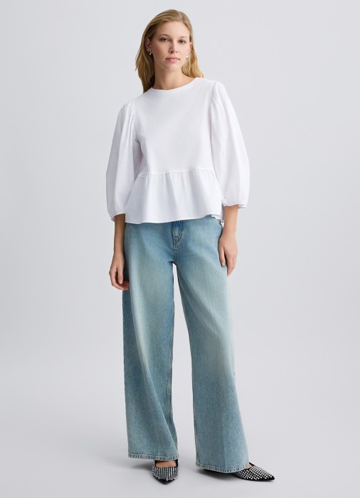 Товар белого цвета с внутренней стороны