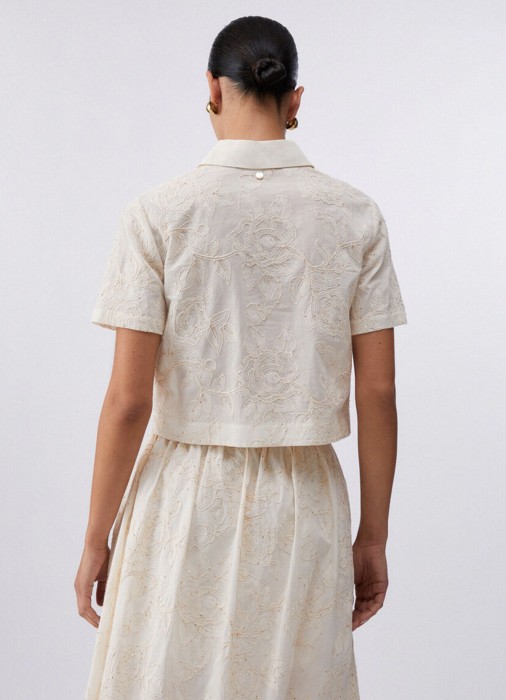 Товар бежевого цвета с внутренней стороны