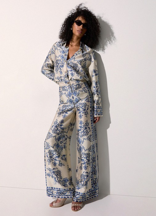 Товар разноцветного цвета с внутренней стороны