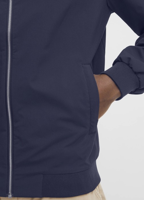 Товар синего цвета с внутренней стороны