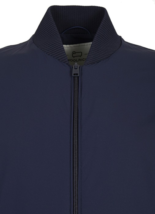 Товар синего цвета с внутренней стороны