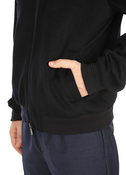 бомбер мужской  по цене 67300 руб вид справа