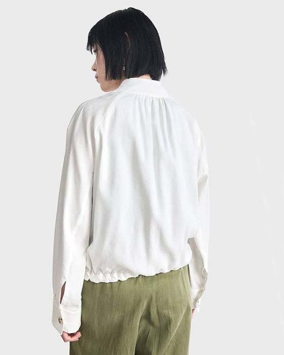 Товар белого цвета с внутренней стороны