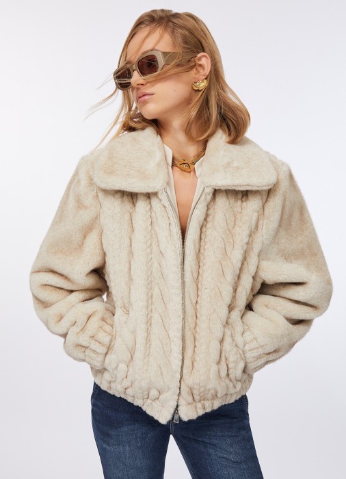 бомбер женский  по цене 32320 руб вид справа