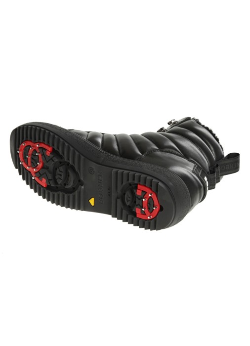 Товар черного цвета с внутренней стороны