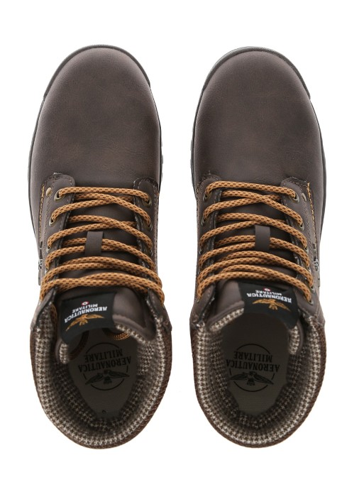 Товар коричневого цвета с внутренней стороны