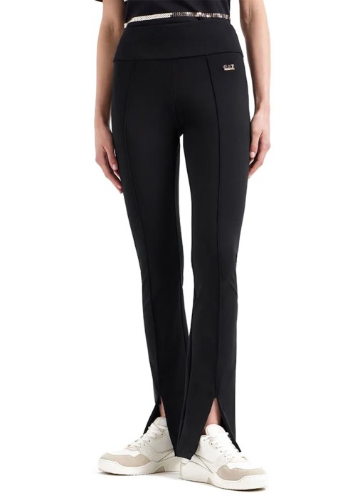 Товар черного цвета с внутренней стороны