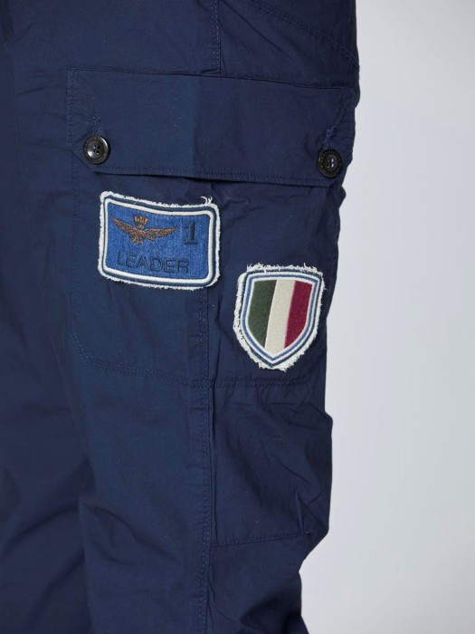 Товар синего цвета с внутренней стороны