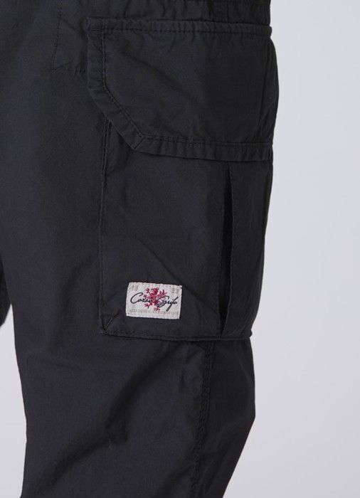 Товар черного цвета с внутренней стороны