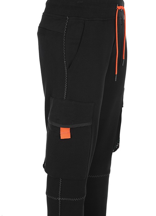 Товар черного цвета с внутренней стороны