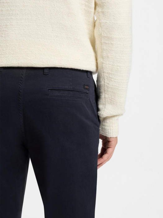 брюки мужские chino-regular-1  от бренда boss вид слева