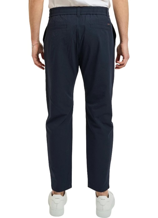 брюки мужские chino-tapered-ds-10  от бренда boss вид слева