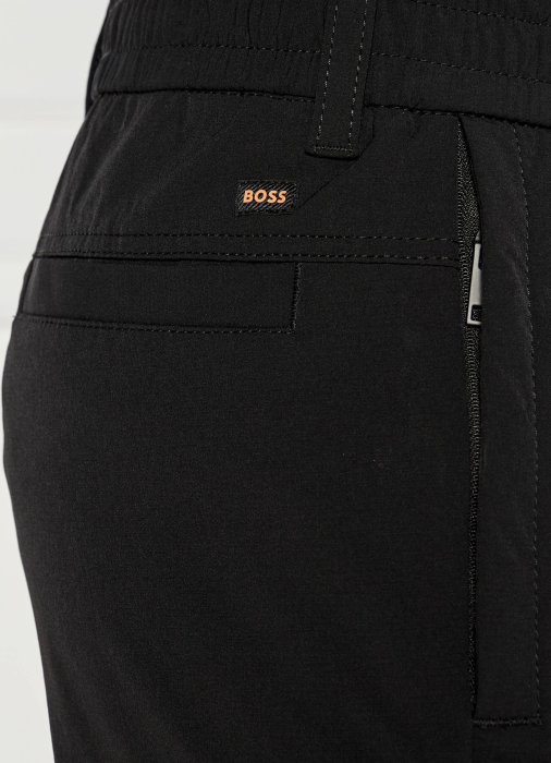 Товар черного цвета с внутренней стороны