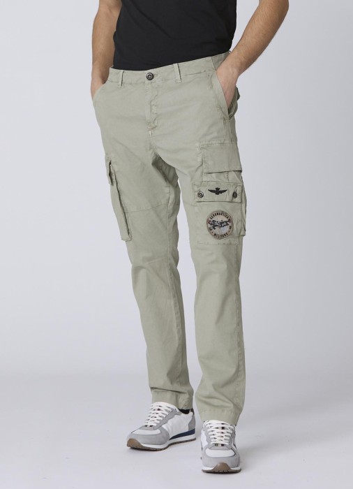 Товар хаки цвета с внутренней стороны