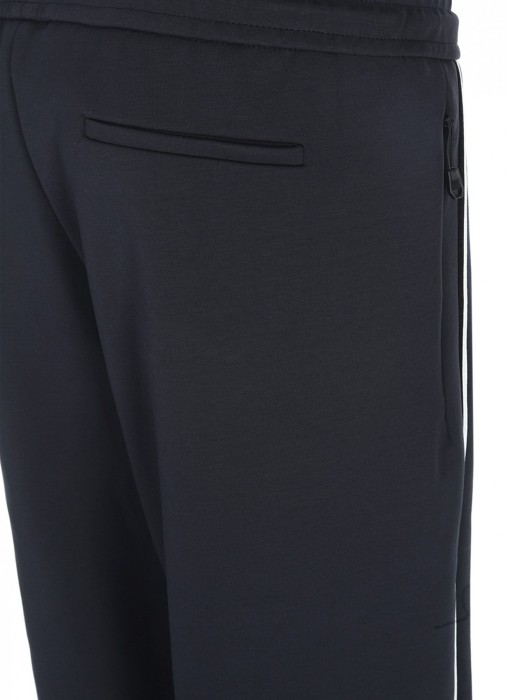 Товар синего цвета с внутренней стороны