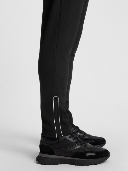 Товар черного цвета с внутренней стороны