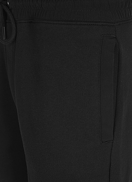 Товар черного цвета с внутренней стороны