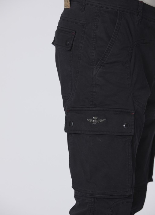 Товар черного цвета с внутренней стороны