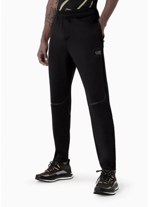 Товар черного цвета с внутренней стороны