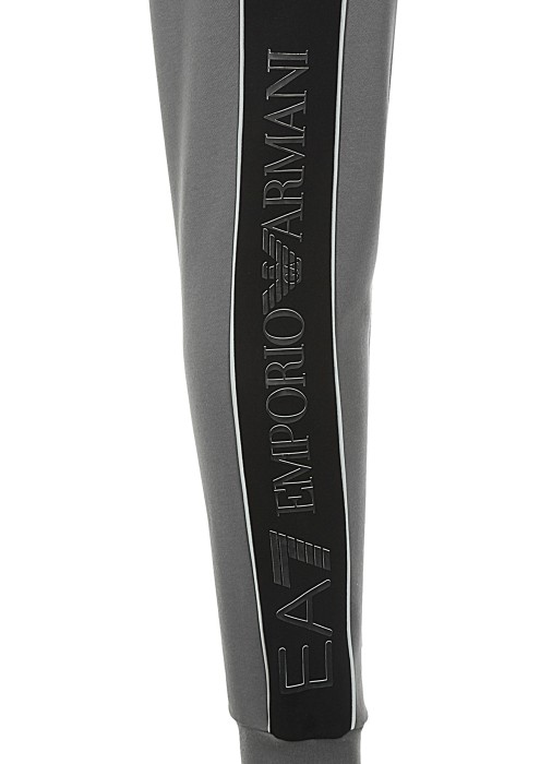 Товар серого цвета с внутренней стороны