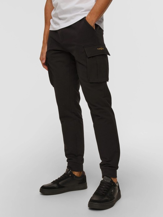 Товар черного цвета с внутренней стороны