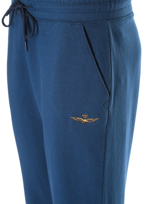 Товар синего цвета с внутренней стороны