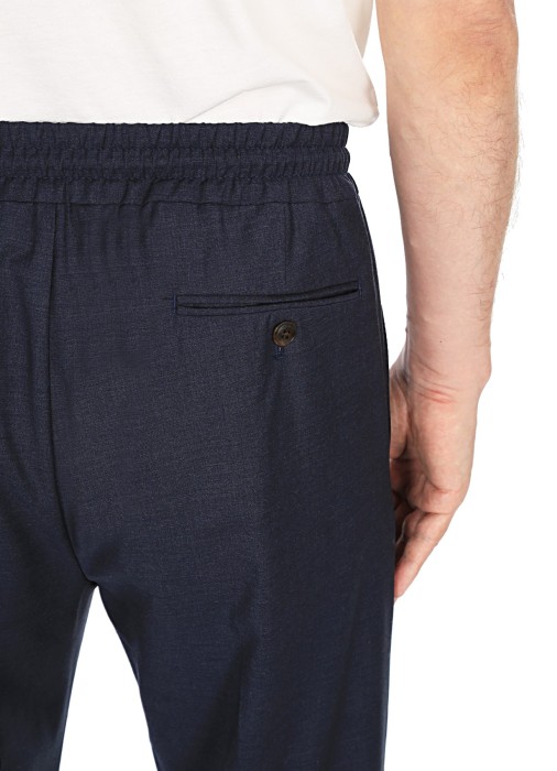 Товар синего цвета с внутренней стороны